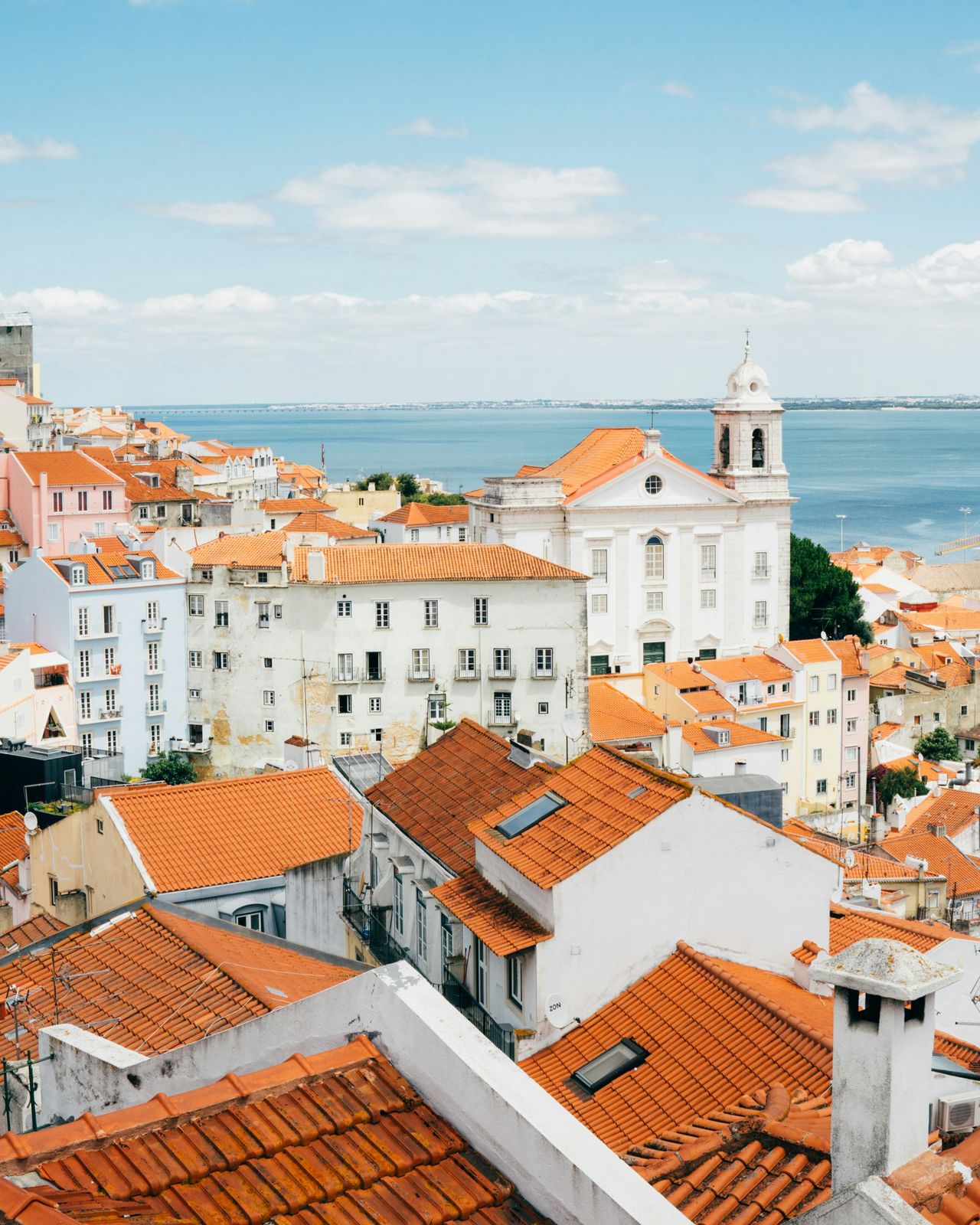 <a href=https://yoomokmin.com/places/lisbon>Lisbon</a>, Portugal