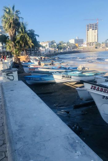 a group of boats sitting on top of a beach