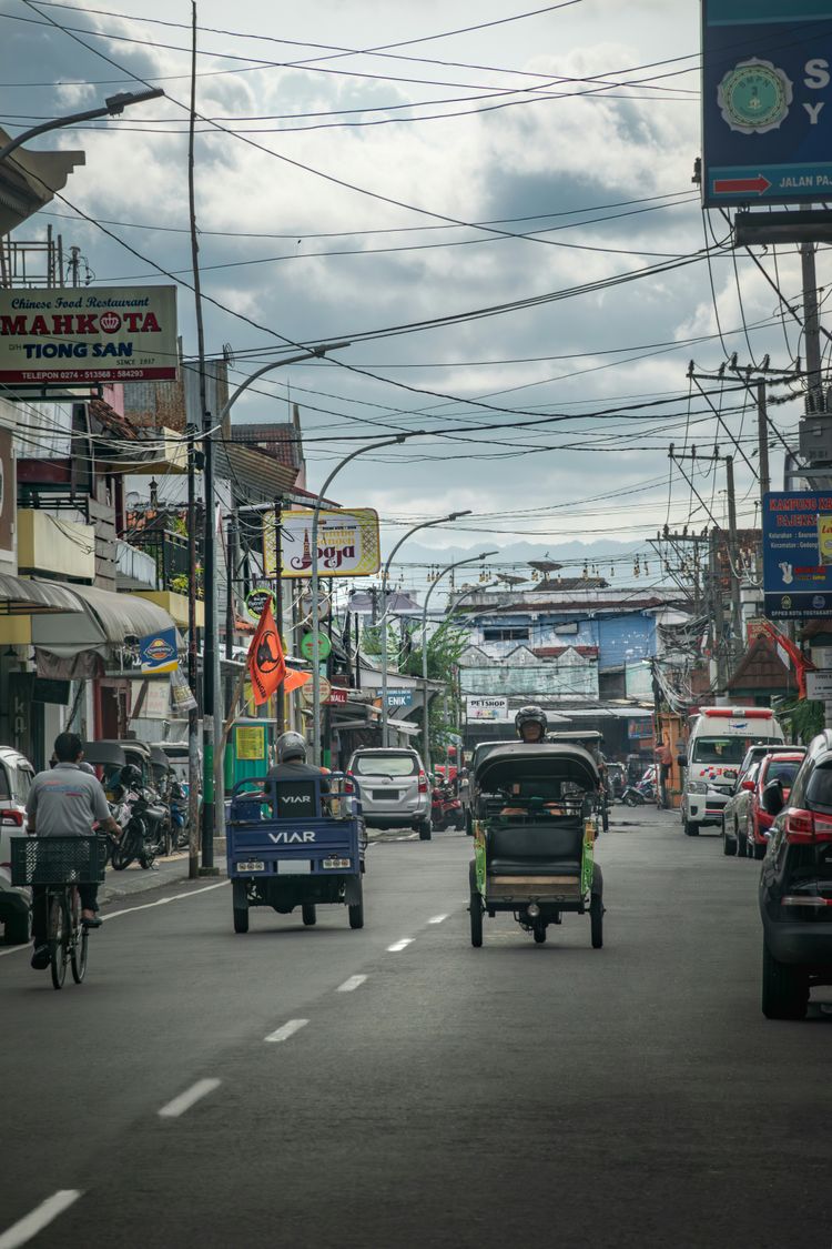 a city street filled with lots of traffic