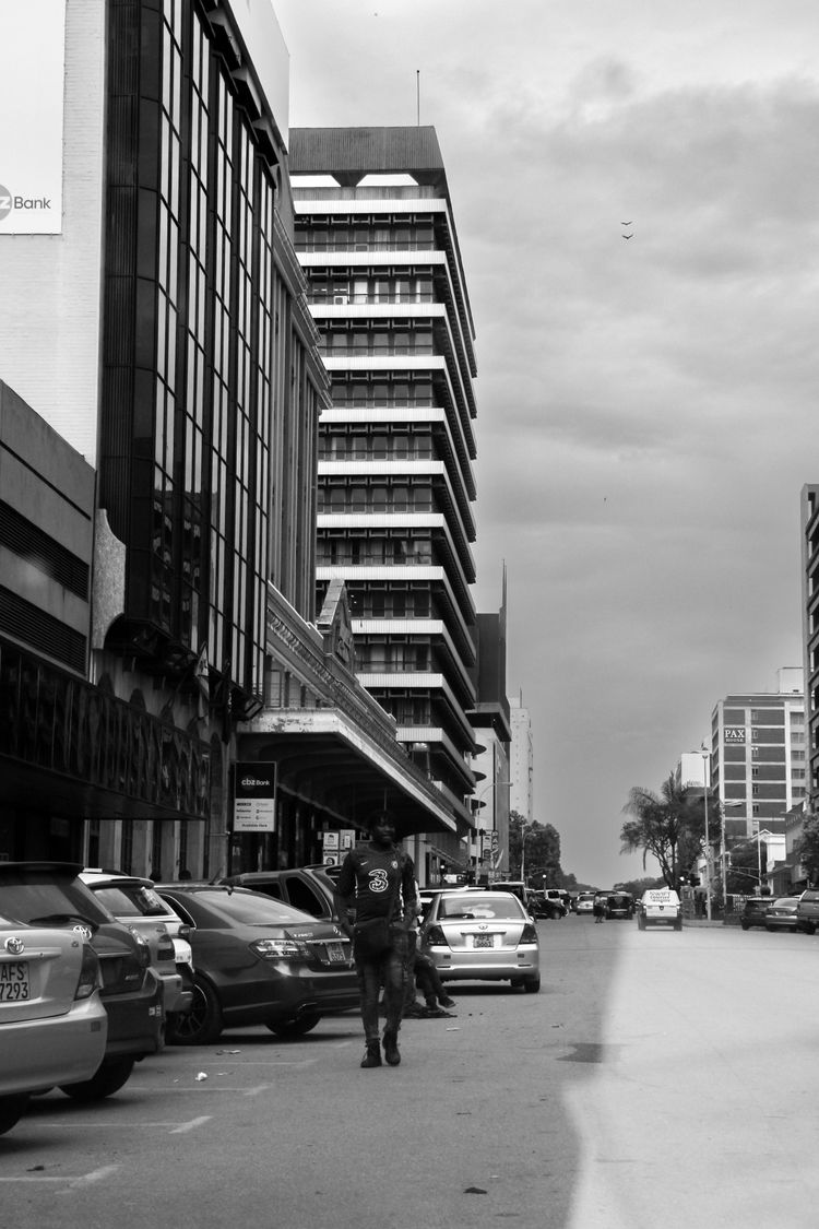 a black and white photo of a city street