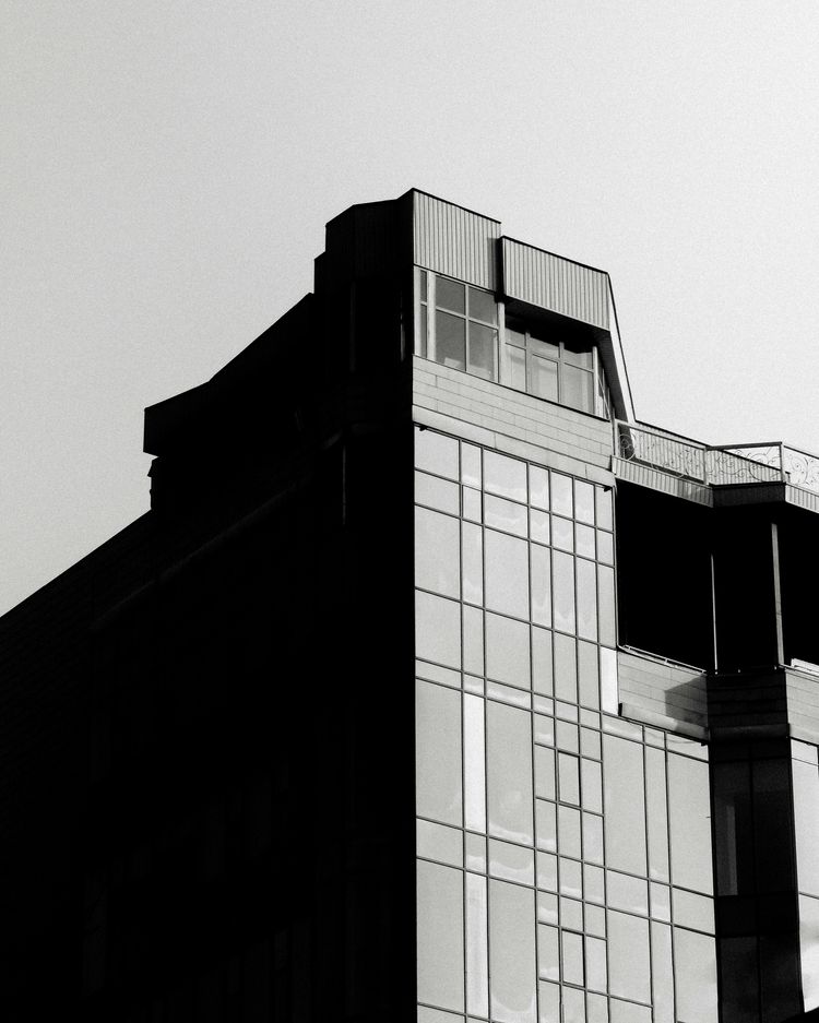 a black and white photo of a tall building