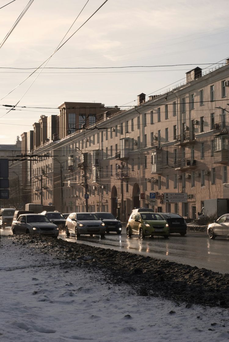 a street filled with lots of traffic next to tall buildings